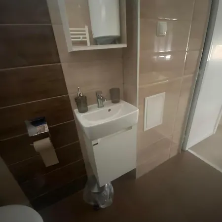 Nv *